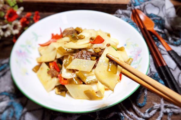 酸豆角茭白炒腊肠的做法图解18
