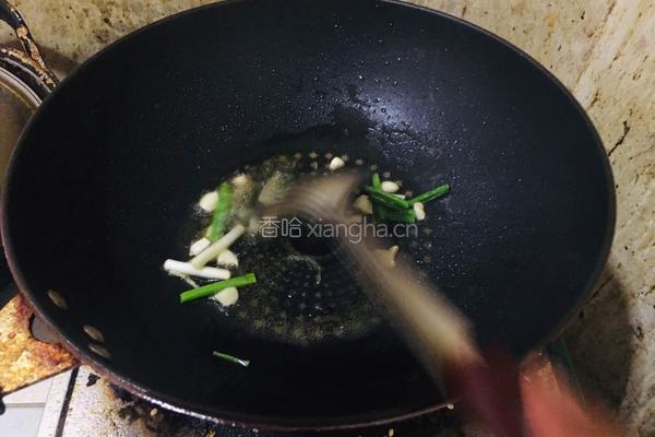 香菇炒油菜的做法图解2