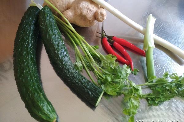 黄瓜拌鸡胸肉的做法图解2