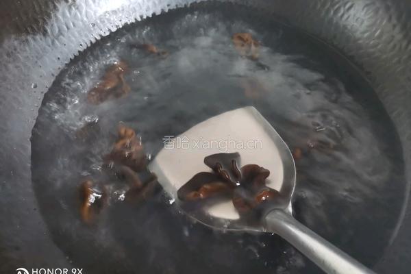 木耳炒莲藕的做法图解5