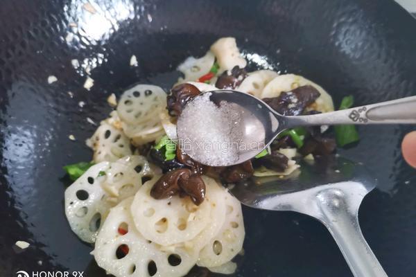 木耳炒莲藕的做法图解11