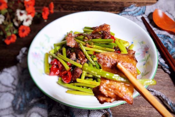蒜苔炒五花肉的做法图解16