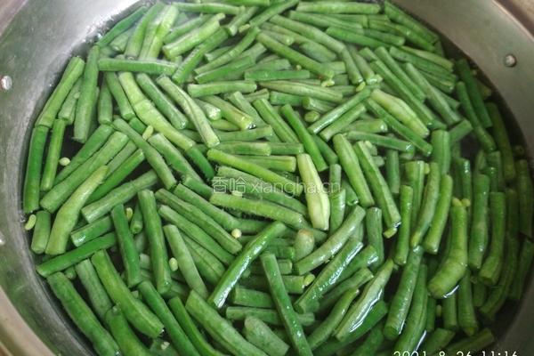 麻酱拌长豆角的做法图解1