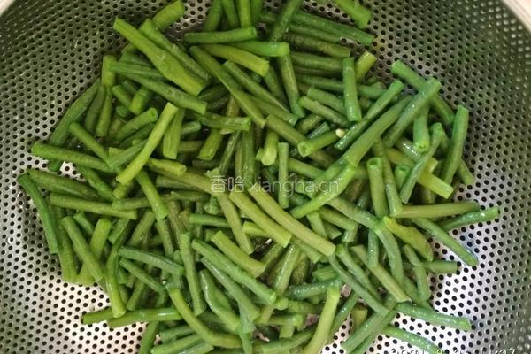 麻酱拌长豆角的做法图解2
