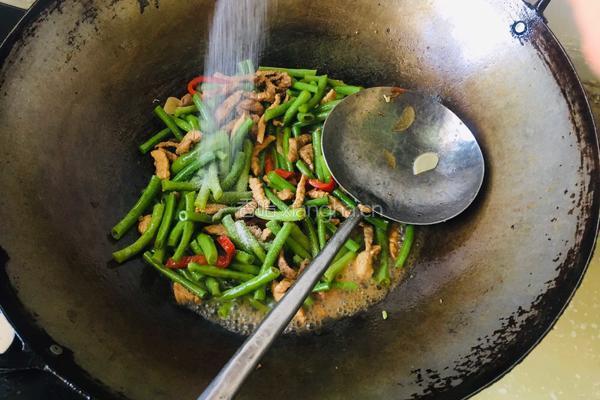 豇豆炒肉丝的做法图解8