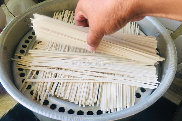 瘦肉梅豆蒸挂面的做法图解1