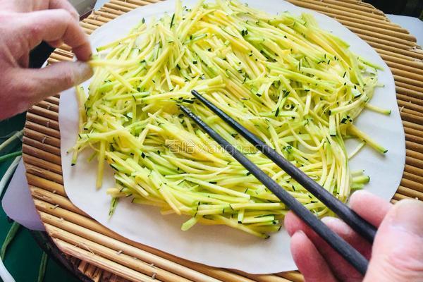 南瓜丝菜馍的做法图解3