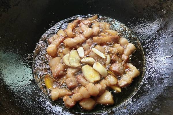 土豆红烧肉的做法图解5