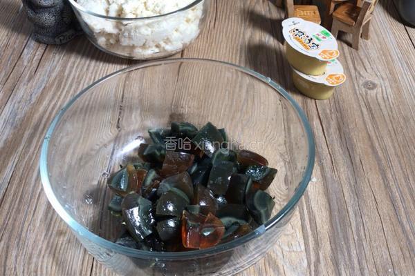皮蛋煮豆渣的做法图解2