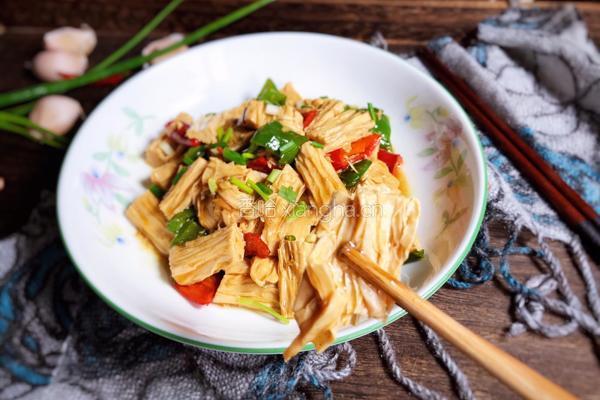 辣椒炒腐竹的做法图解12