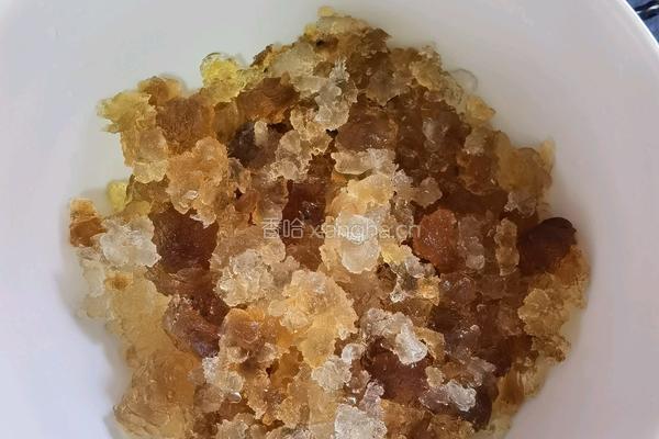 桃胶银耳羹的做法图解1