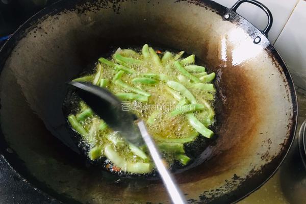 干煸梅豆的做法图解4