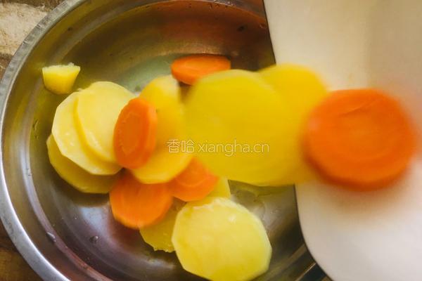 黑胡椒汁土豆胡萝卜配蒸蛋的做法图解3