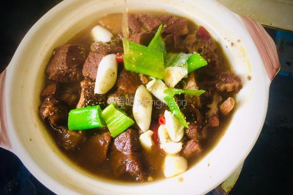 砂锅菌菇炖牛肉的做法图解6