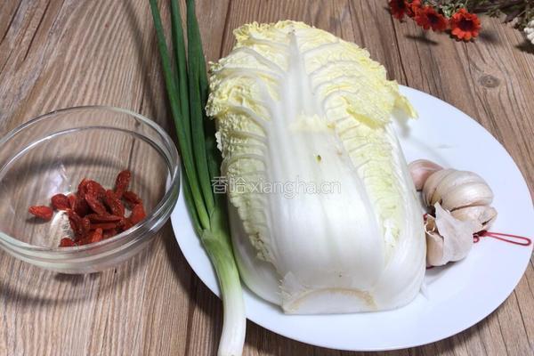 枸杞拌娃娃菜的做法图解1