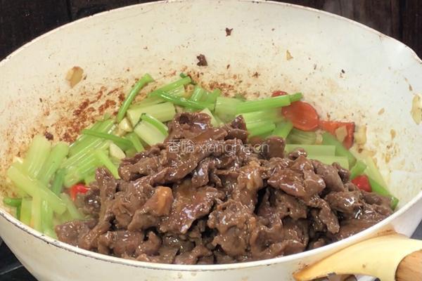 西芹炒牛肉的做法图解12