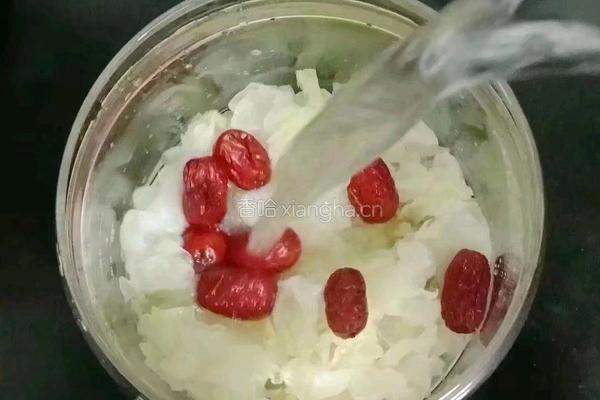 银耳红枣马蹄糖水的做法图解5