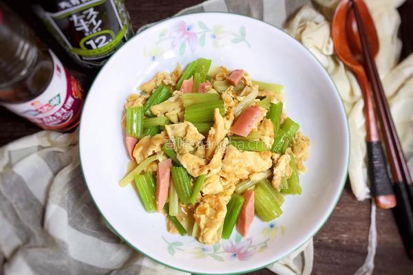 芹菜炒鸡蛋的做法图解15