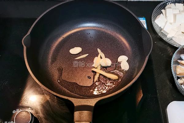 裙带菜蛤蜊豆腐汤的做法图解4