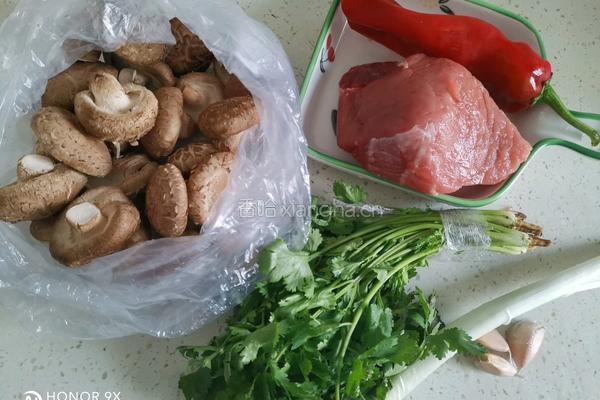 香菇炒肉片的做法图解1