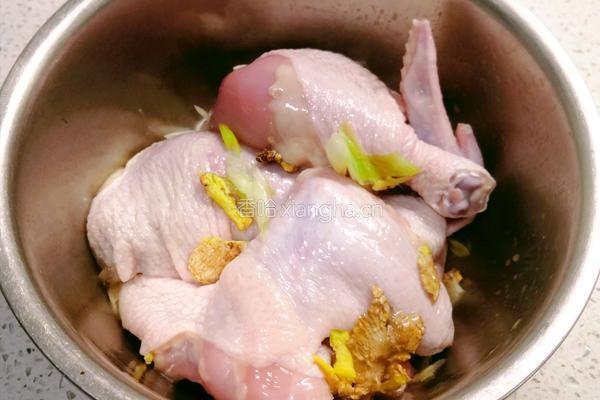 凉拌手撕鸡腿的做法图解3