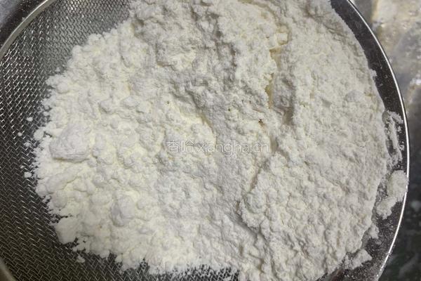 戚风蛋糕（低糖低油不裂不塌）的做法图解2