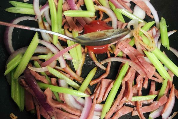 中西合璧低脂低卡｜5分钟酸甜咸香炒意粉 深夜食堂风的做法图解4