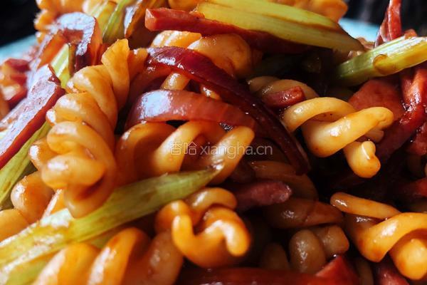 中西合璧低脂低卡｜5分钟酸甜咸香炒意粉 深夜食堂风的做法图解10