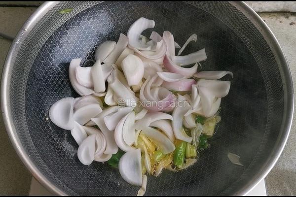 洋葱炒火腿肉的做法图解4