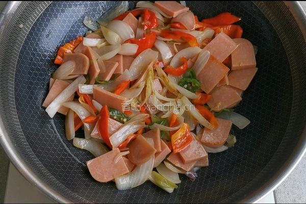 洋葱炒火腿肉的做法图解6