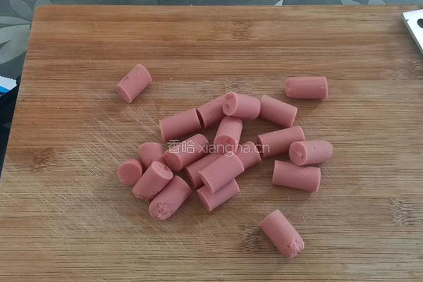 香辣香肠豆皮卷的做法图解1