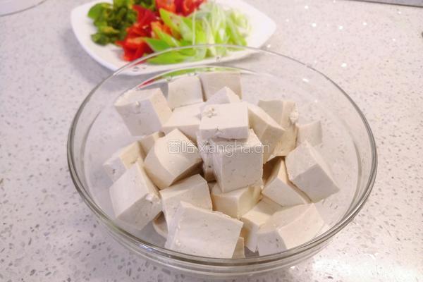 葱爆豆腐的做法图解2