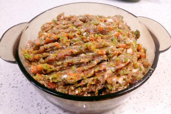 胡萝卜芹菜猪肉馅的做法图解8