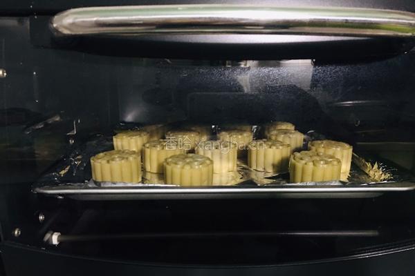 广式豆沙月饼的做法图解10