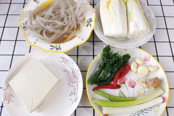 白菜豆腐炖粉条的做法图解1