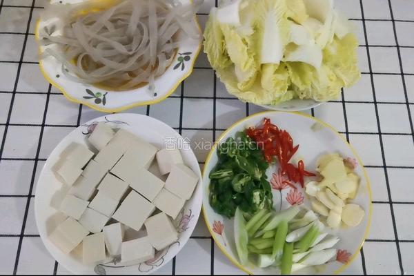 白菜豆腐炖粉条的做法图解2