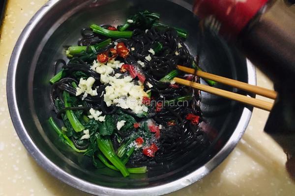 炝拌蕨根粉的做法图解8