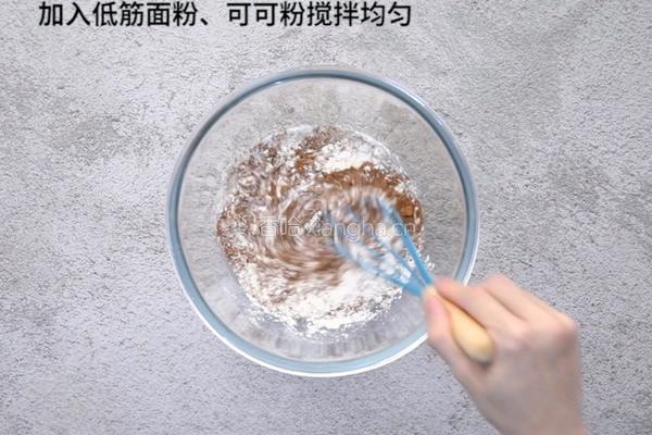 传统黑森林蛋糕 完美演绎德国的甜蜜滋味的做法图解2