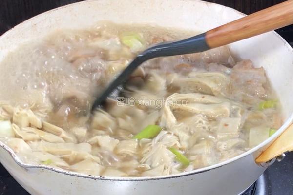 五花肉焖豆腐皮的做法图解9