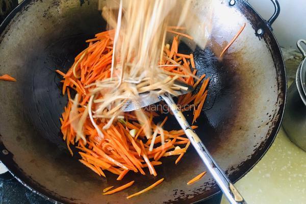 胡萝卜丝炒豆干的做法图解7