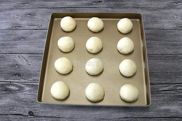 轻盈奶味香浓 卡仕达面包的做法图解4