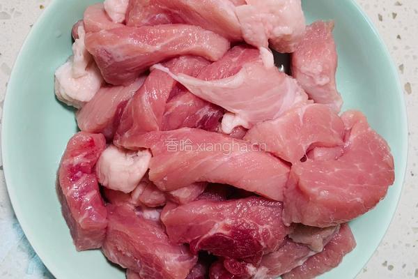 土豆豆角炖猪肉块的做法图解2