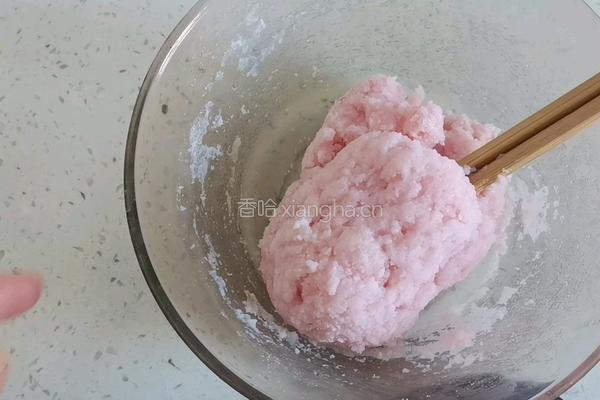 草莓冰皮月饼的做法图解2