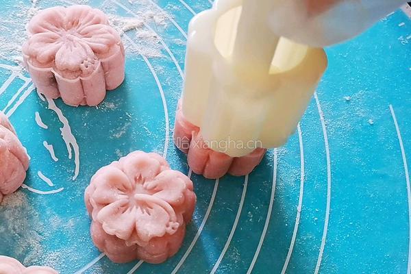 草莓冰皮月饼的做法图解8