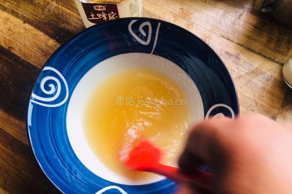 蜂蜜黑豆沙月饼的做法图解1