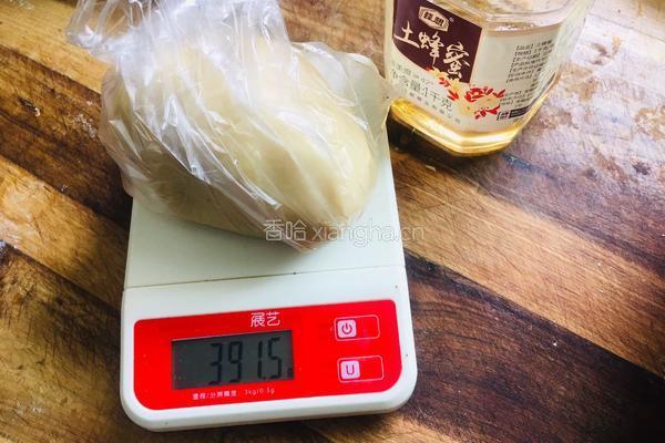 蜂蜜黑豆沙月饼的做法图解4