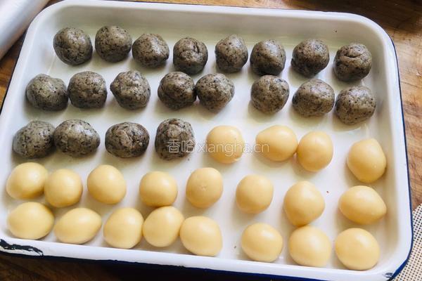 蜂蜜黑豆沙月饼的做法图解7
