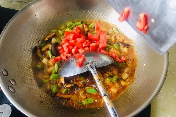 鸡肉香菇土豆丁拌面的做法图解6