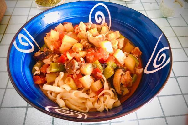 鸡肉香菇土豆丁拌面的做法图解13