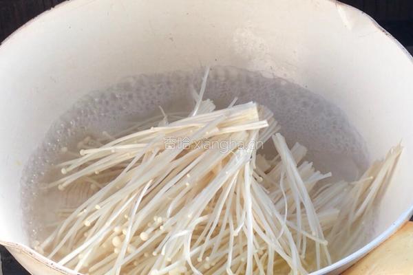 金针菇炒白菜的做法图解5